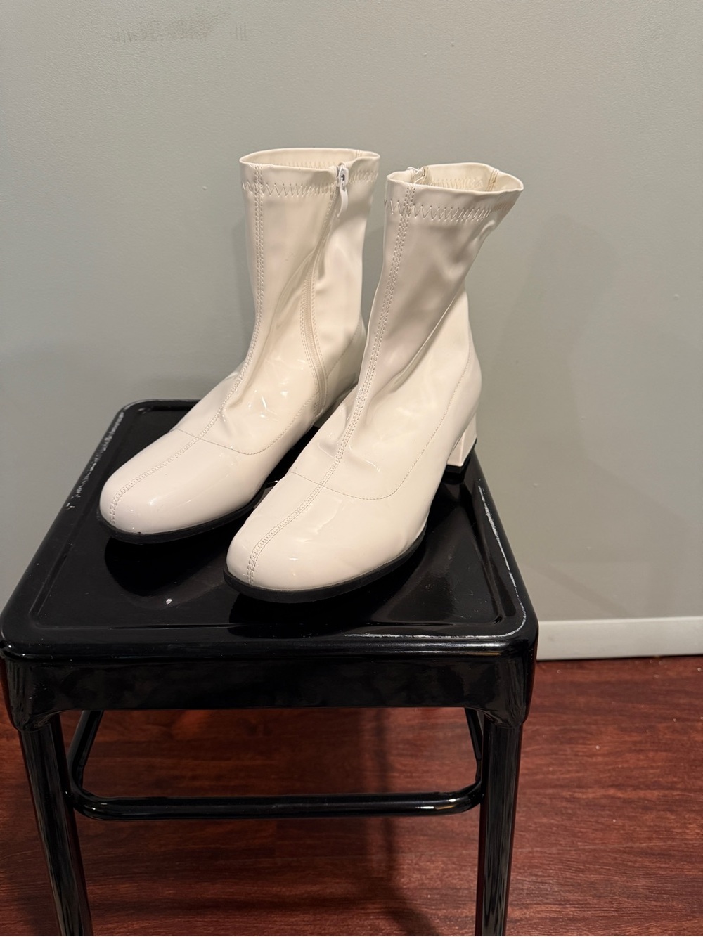 White Go-Go Ankle Boots - Picture 2 of 5